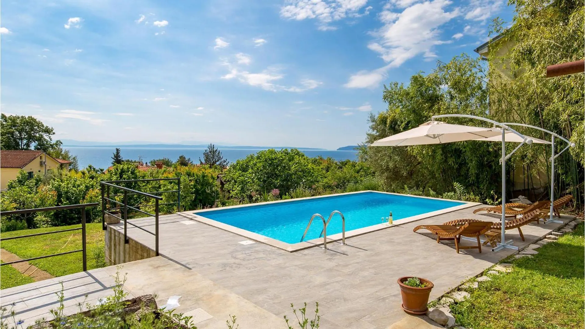 2 Bedroom Gorgeous Apartment In Lovran