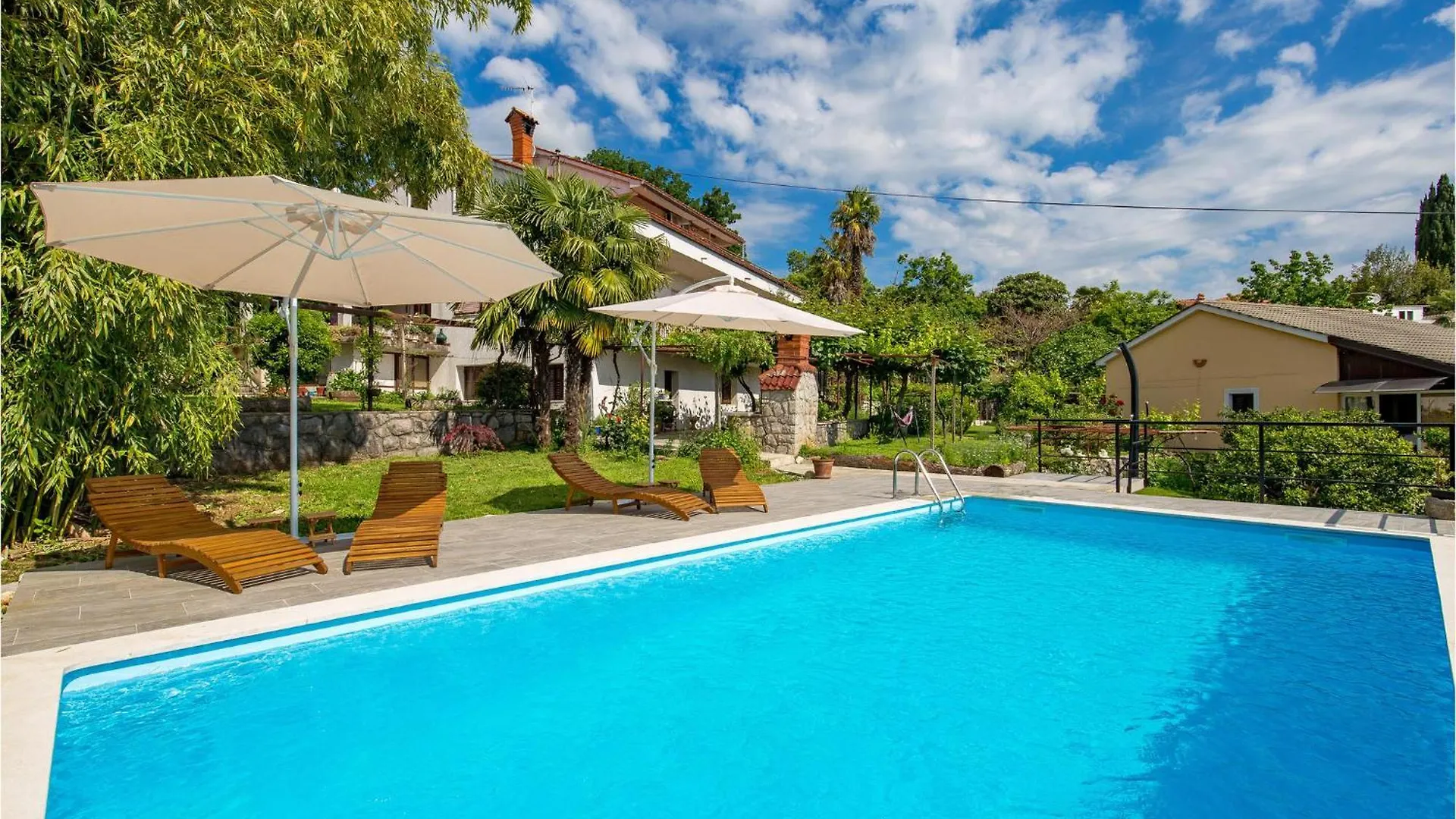 2 Bedroom Gorgeous Apartment In Lovran