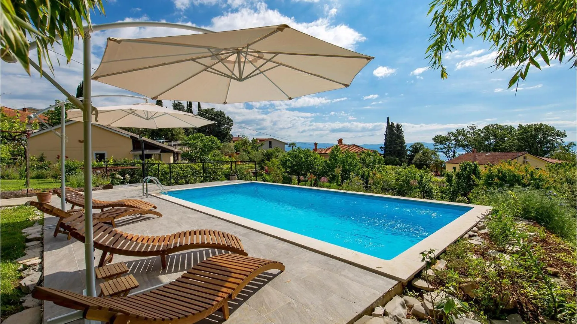 2 Bedroom Gorgeous Apartment In Lovran