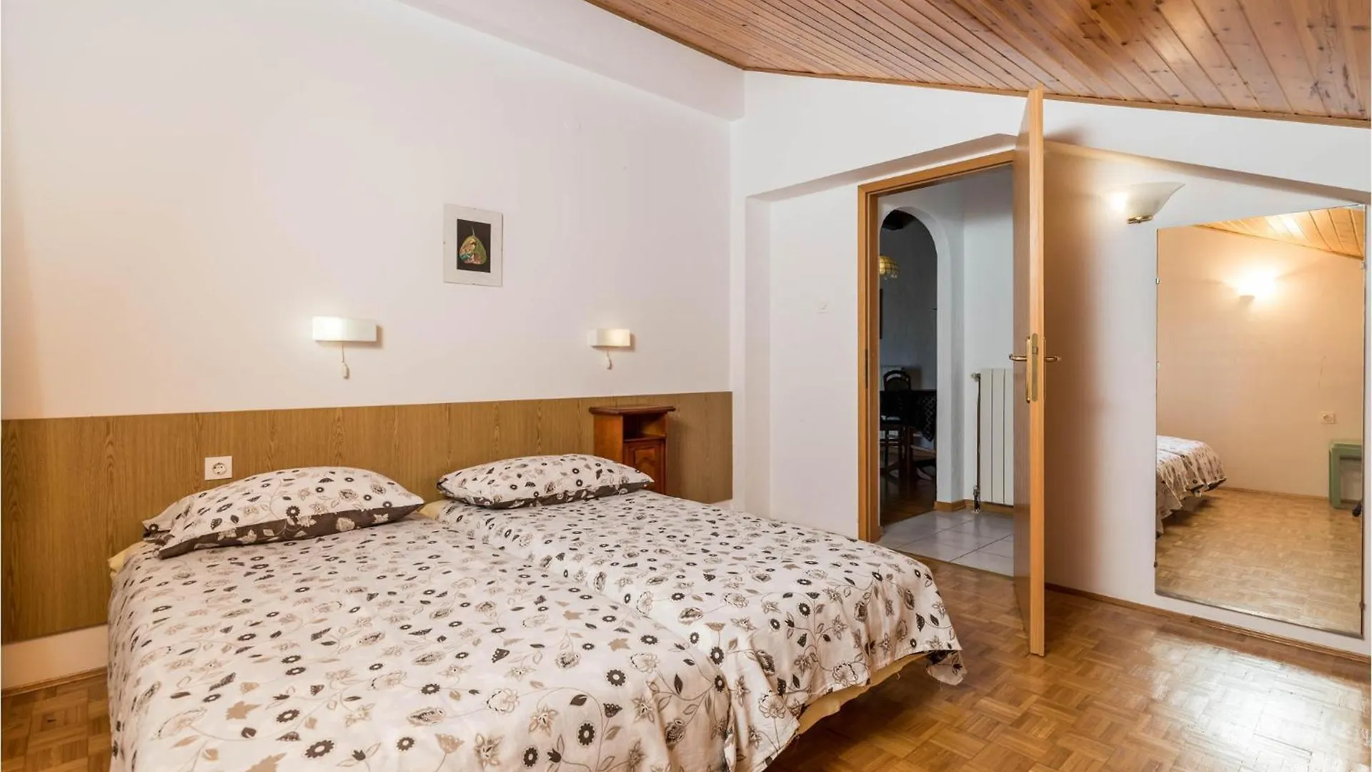 2 Bedroom Gorgeous Apartment In Lovran 0*,