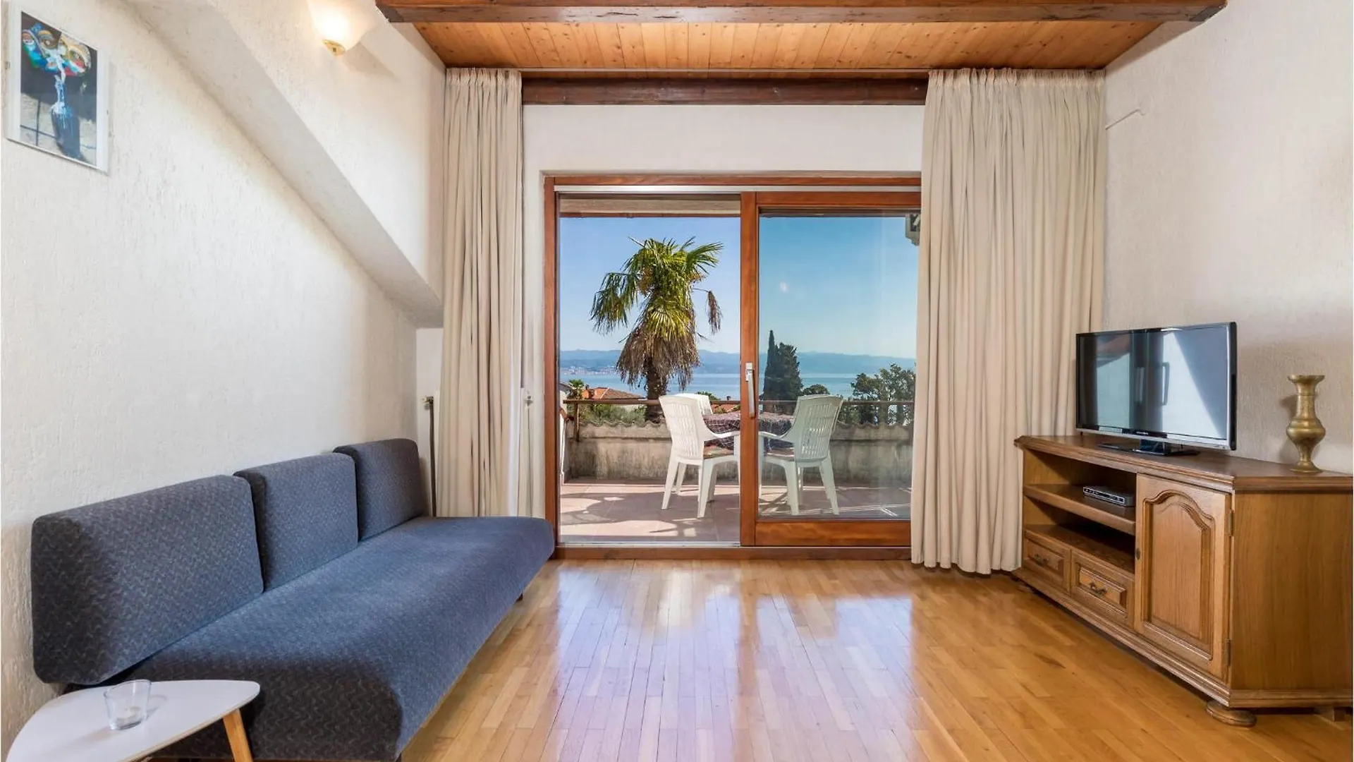 2 Bedroom Gorgeous Apartment In Lovran